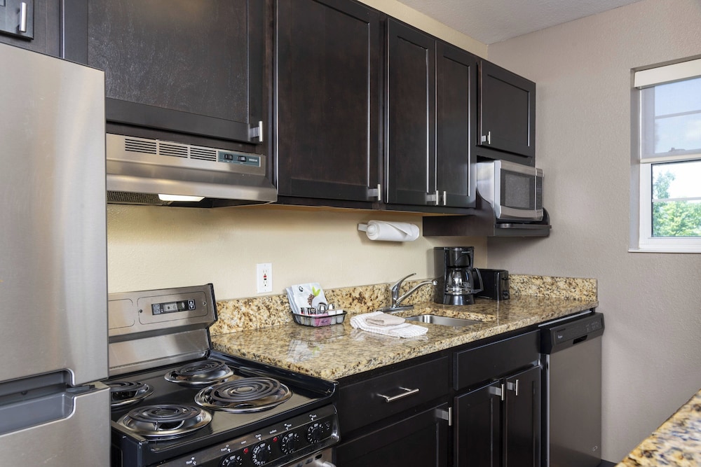 Towneplace Suites by Marriott East Lansing - photo 3