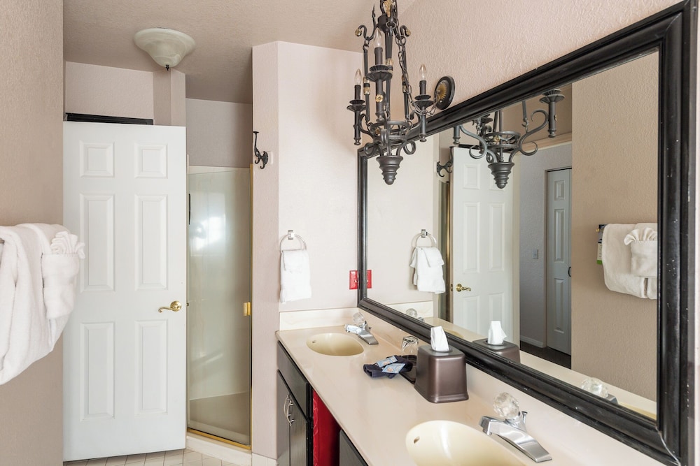 Whispering Creek Bed & Breakfast - photo 40