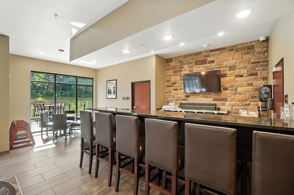 Cobblestone Hotel & Suites Bellefontaine - photo 84