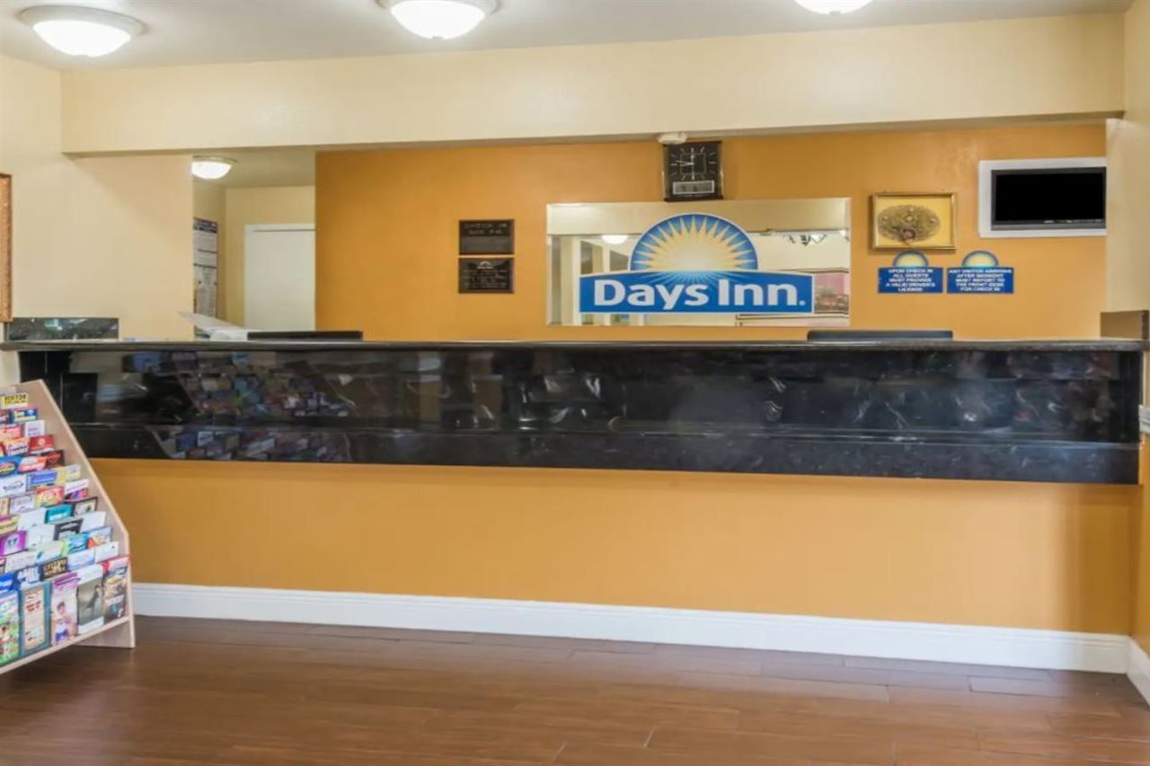 Days Inn by Wyndham San Antonio Southeast Frost Bank Center - photo 3
