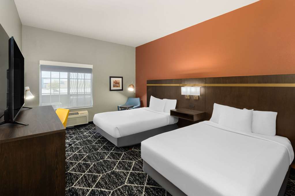 La Quinta Inn & Suites by Wyndham Olathe - photo 6