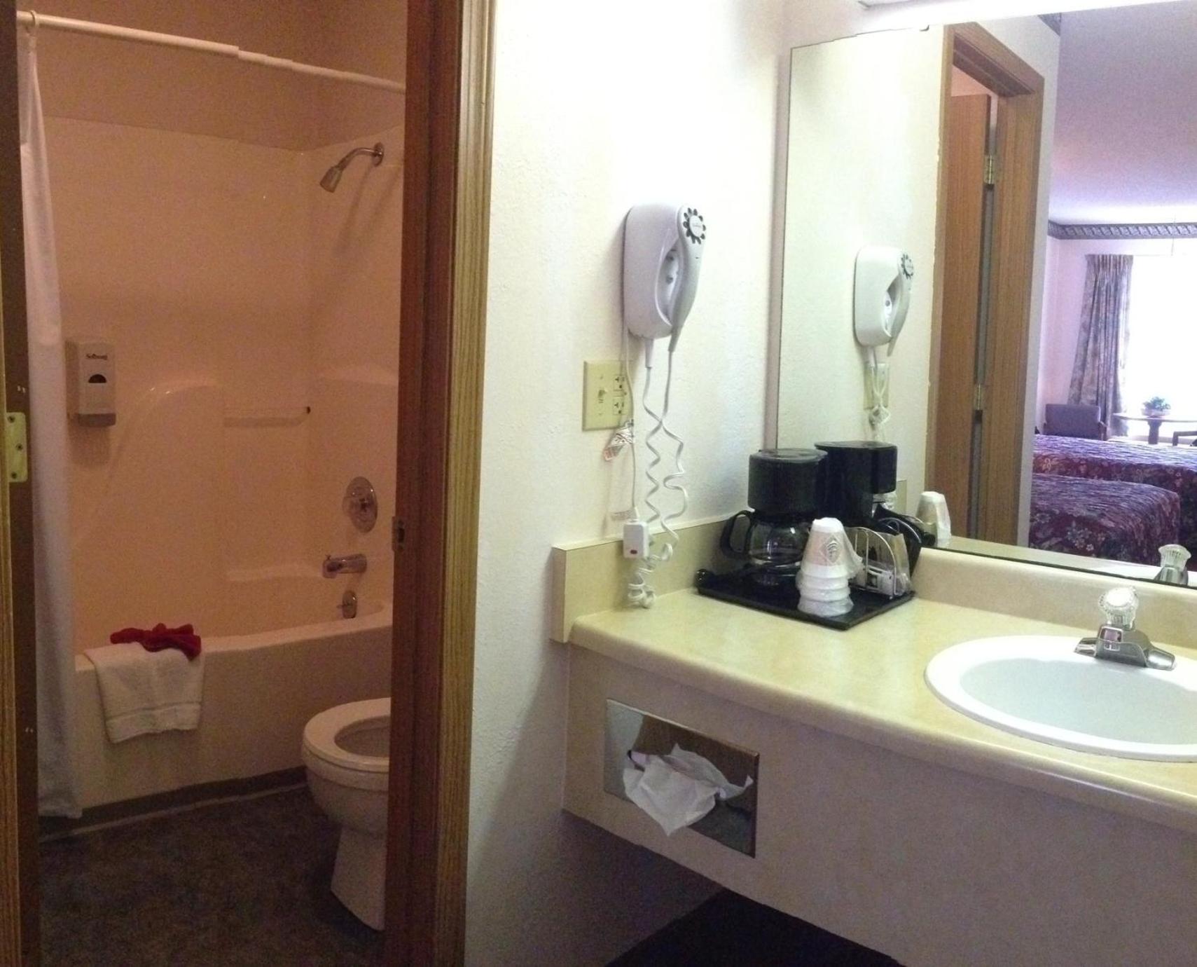 Twelve Oaks Inn - photo 29