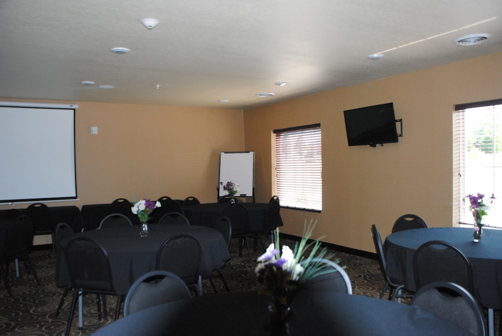 Cobblestone Hotel & Suites Charlestown IN - photo 34