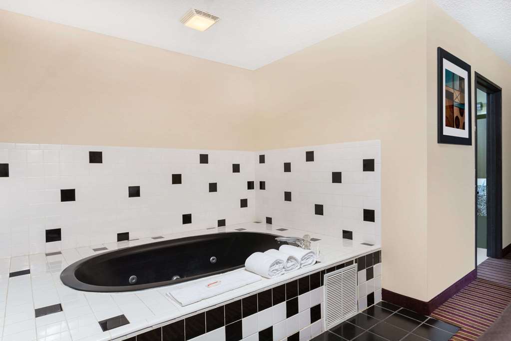 Baymont by Wyndham Bowling Green - photo 3