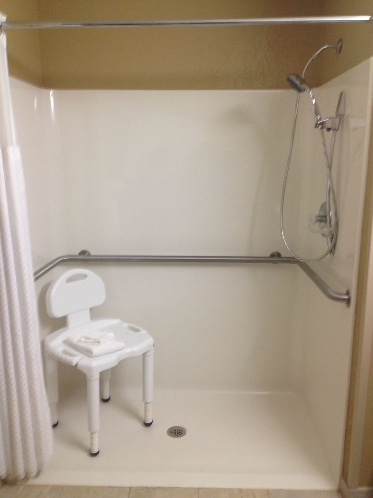Microtel Inn By Wyndham Mineral Wells Parkersburg - photo 10
