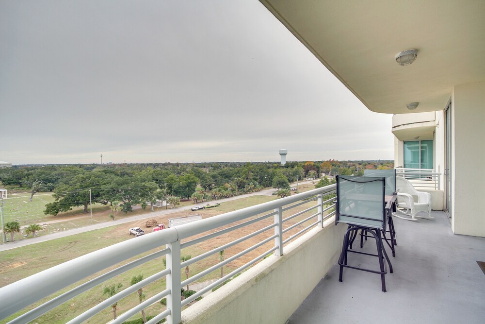 Resort Style Biloxi Condo Walk to the Beach - photo 8