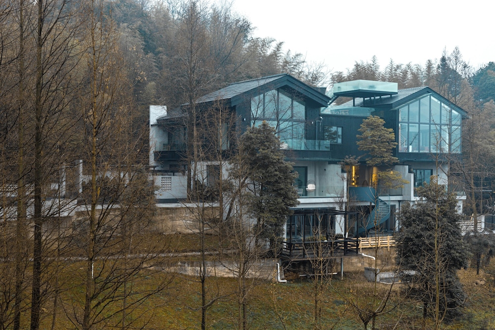 Qingcheng Mount SuXi Qingshan Forest Hotel — 4-Star Luxury Hotel in Chengdu, People's Republic of China