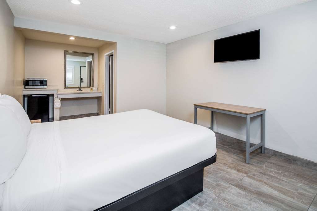 Super 8 by Wyndham Bakersfield CA - photo 23