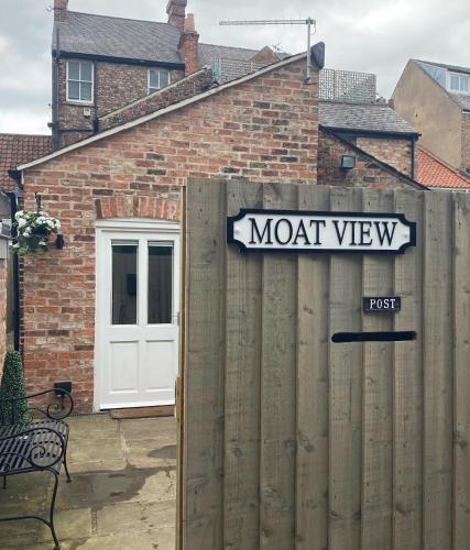 Moat View Free Parking Central Ev Plug — 4-Star Luxury Hotel in York, United Kingdom