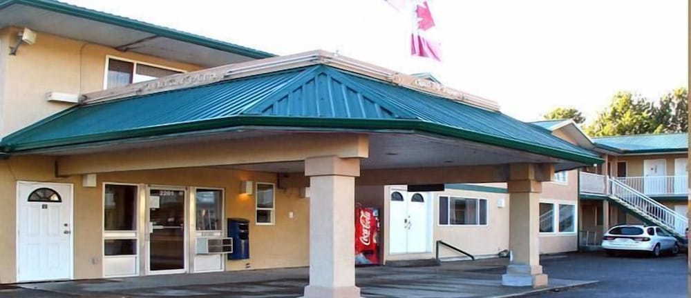 Intown Inn & Suites — Merritt — photo 2