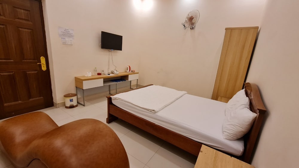 Sky Hotel — Bien Hoa — photo 3