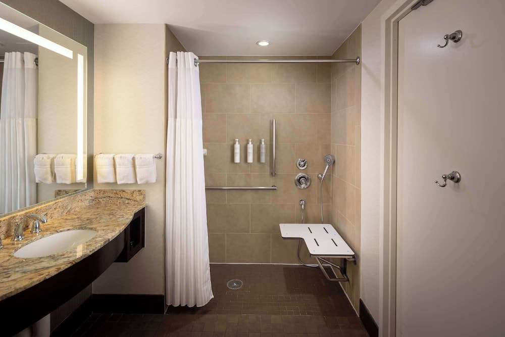 Hilton Garden Inn Washington DC Georgetown Area - photo 27