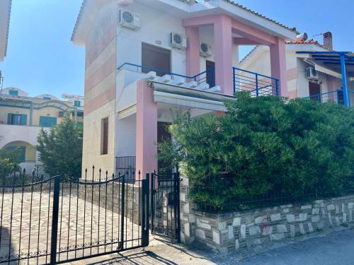 Pelekan rooms and apartments Athina 40 — 4-Star Luxury Hotel in Pefkochori, Greece