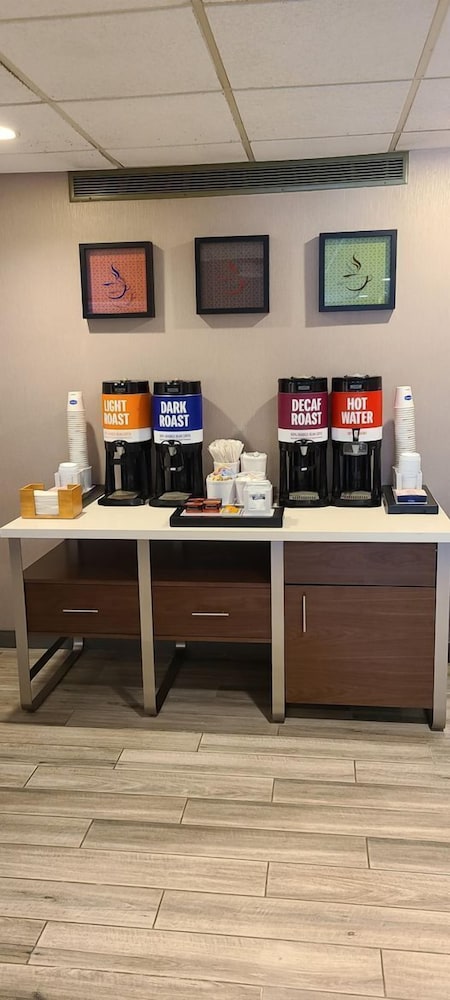 Hampton Inn Chicago Naperville - photo 29