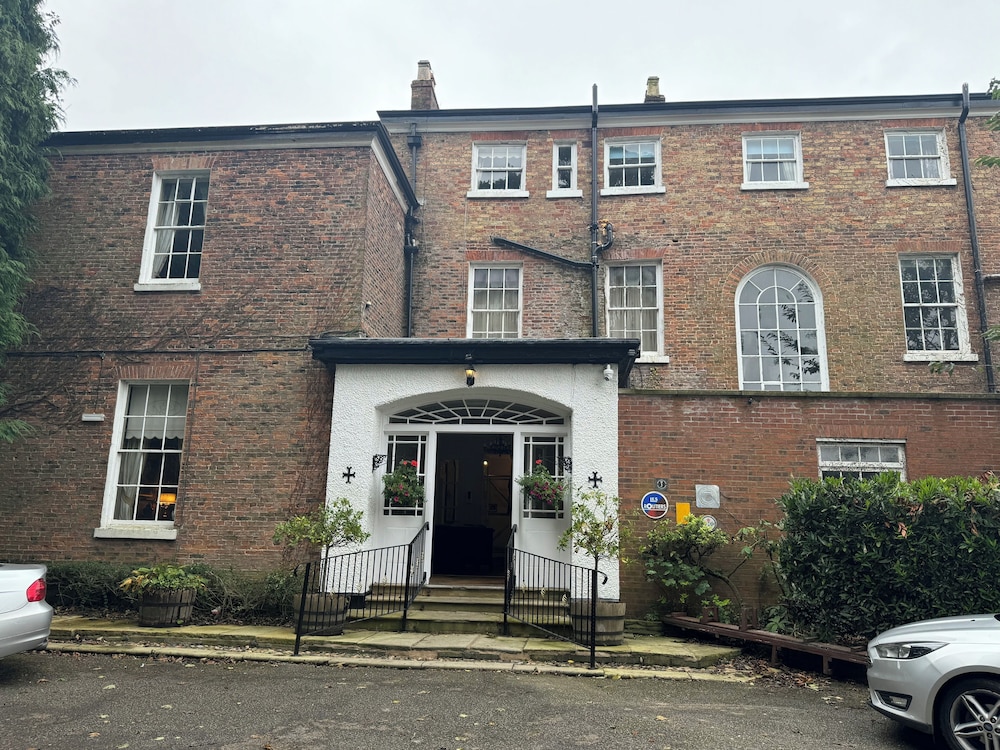 The Rowley Manor Hotel — hotel in Cottingham