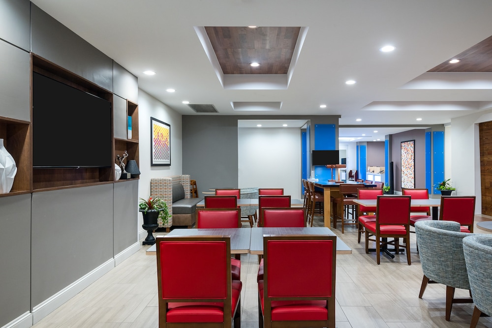 Holiday Inn Express & Suites Florence I 95 & I 20 Civic Ctr by IHG - photo 51