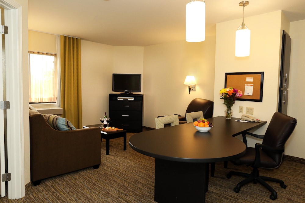 Candlewood Suites East Lansing by IHG - photo 8