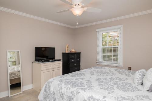 Bill's Place by Oak Island Accommodations - photo 9