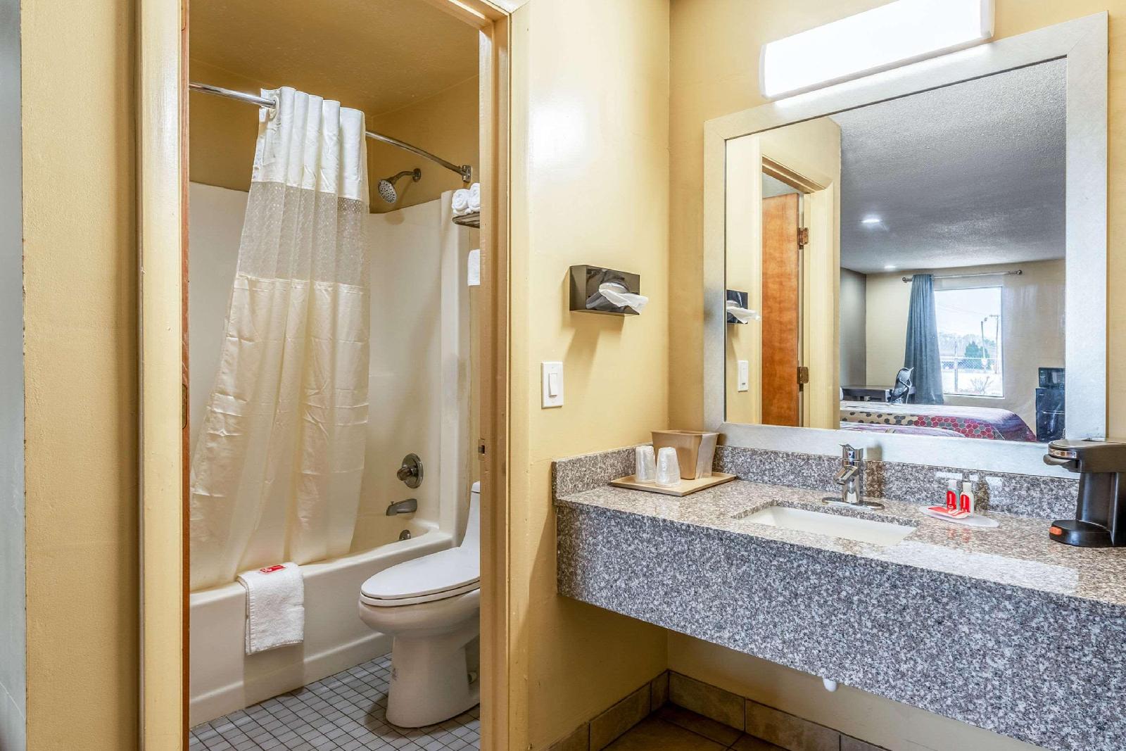 Southern Inn and Suites - photo 26