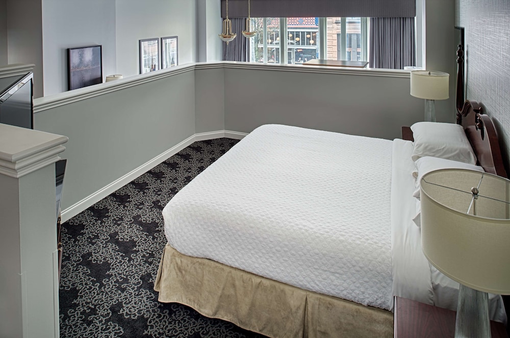 Embassy Suites by Hilton Portland Downtown - photo 16