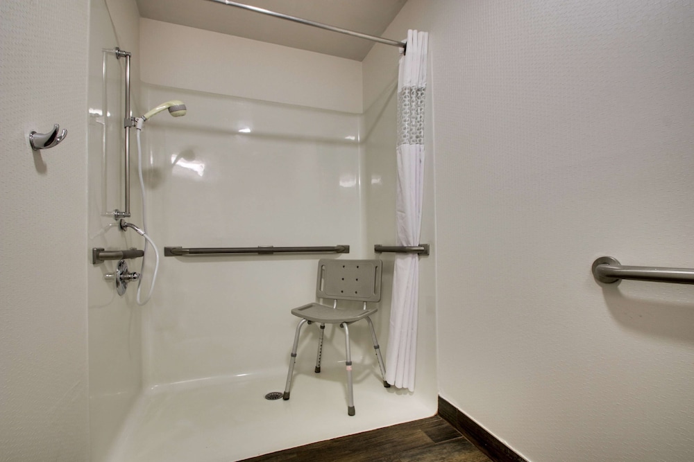 Hampton Inn Warner Robins - photo 34