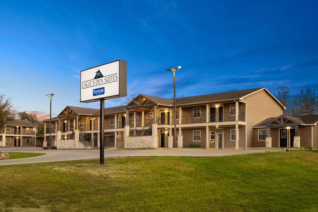 Eagle's Den Three Rivers Texas a Travelodge by Wyndham - photo 2