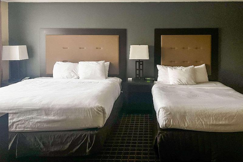 Days Inn by Wyndham Muskegon - photo 41