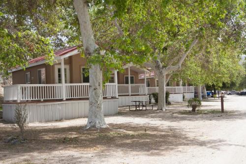 Soledad Canyon Deluxe Cabin 23 - photo 2