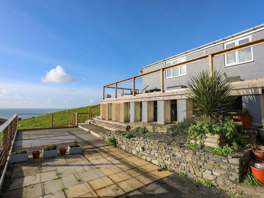 Bryn Y Mor — 4-Star Luxury Hotel in Tywyn, United Kingdom