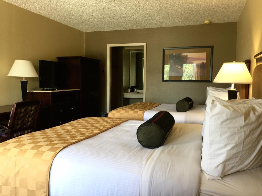 Hotchkiss Inn - photo 17