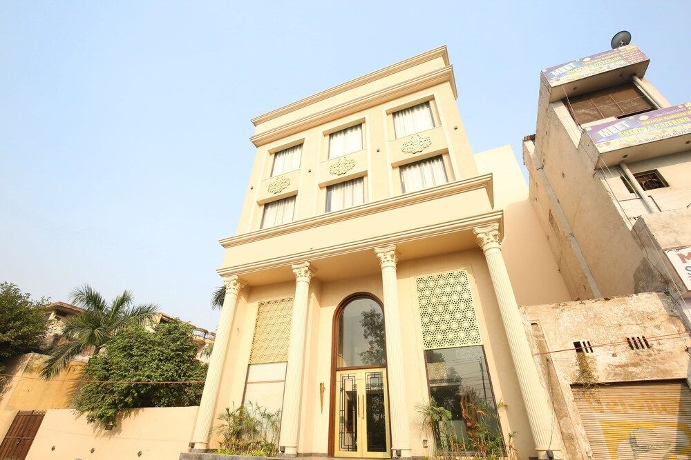 OYO 23498 Hotel Jane Royale