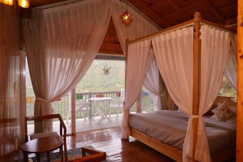 Whispering Oaks by Happy Himalayan in Ramgarh, India