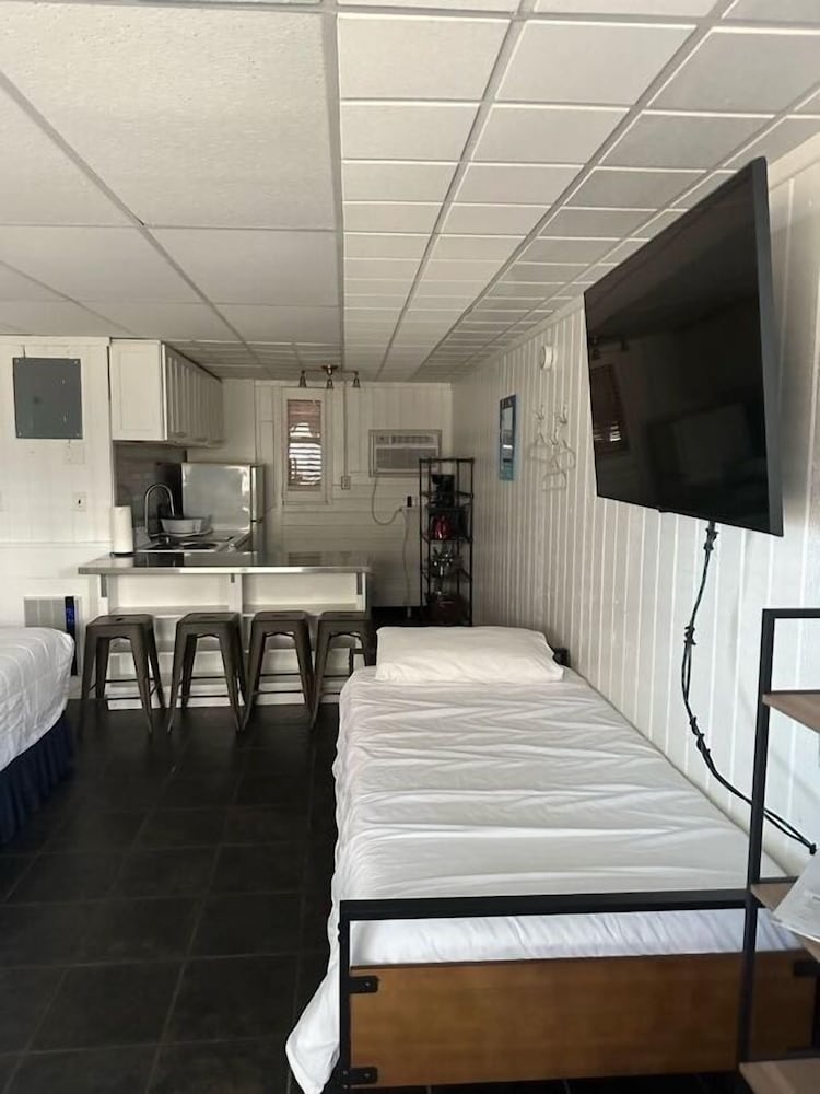 Vineyard Harbor Motel Private Beach - photo 169