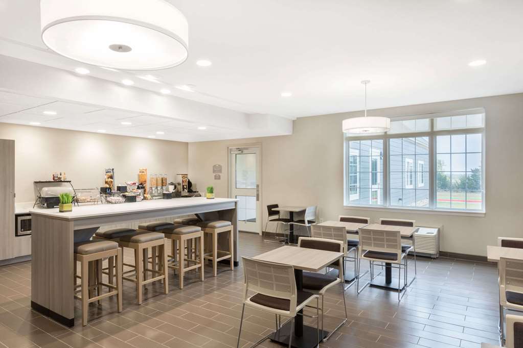 Microtel Inn & Suites By Wyndham Perry - photo 14