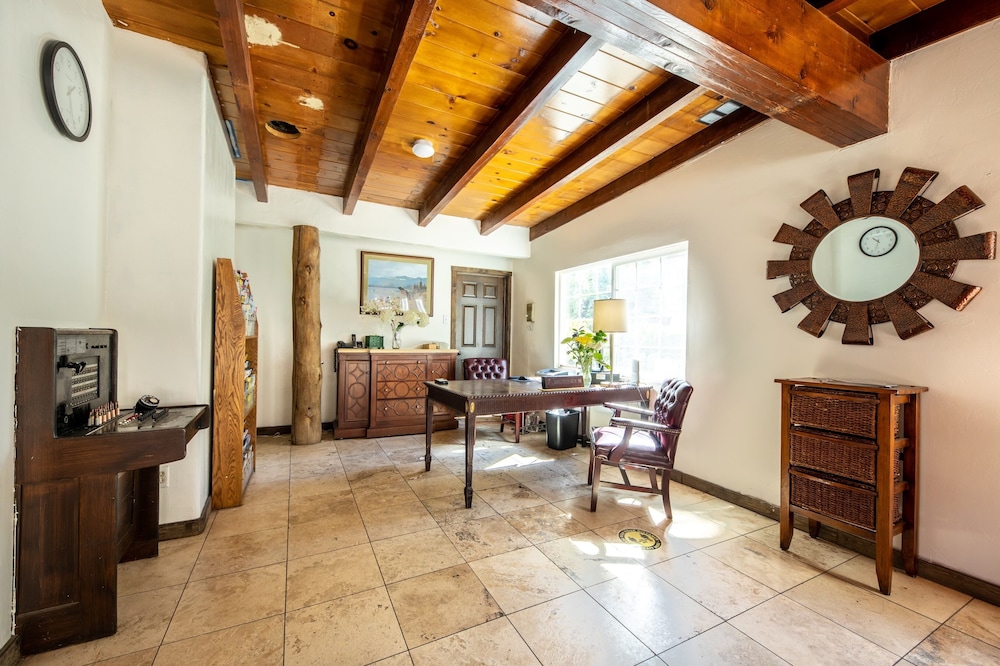 Emerald Bay Lodge - featured photo