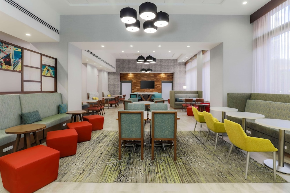 Hampton Inn & Suites Pittsburgh Downtown - photo 6