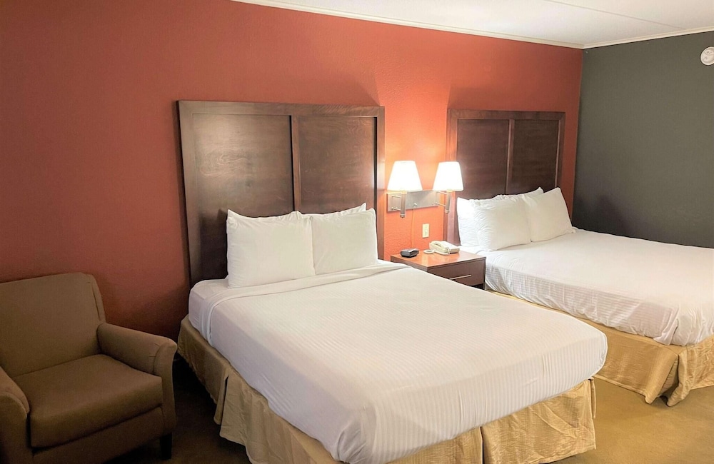 Crossroads Hotel and Event Center - photo 10