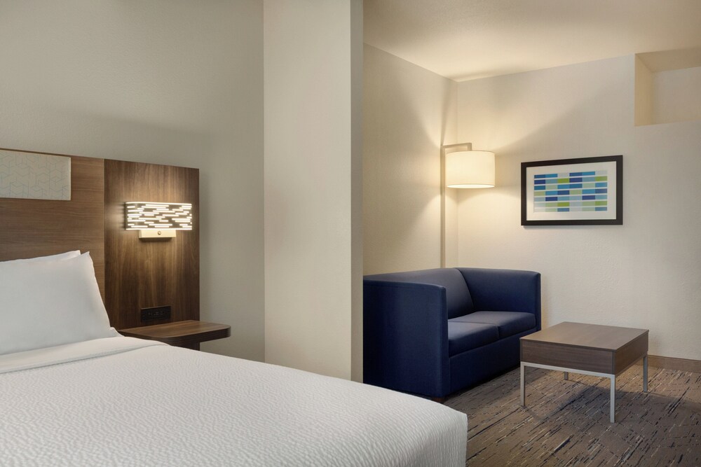 Holiday Inn Express West Sacramento - photo 11