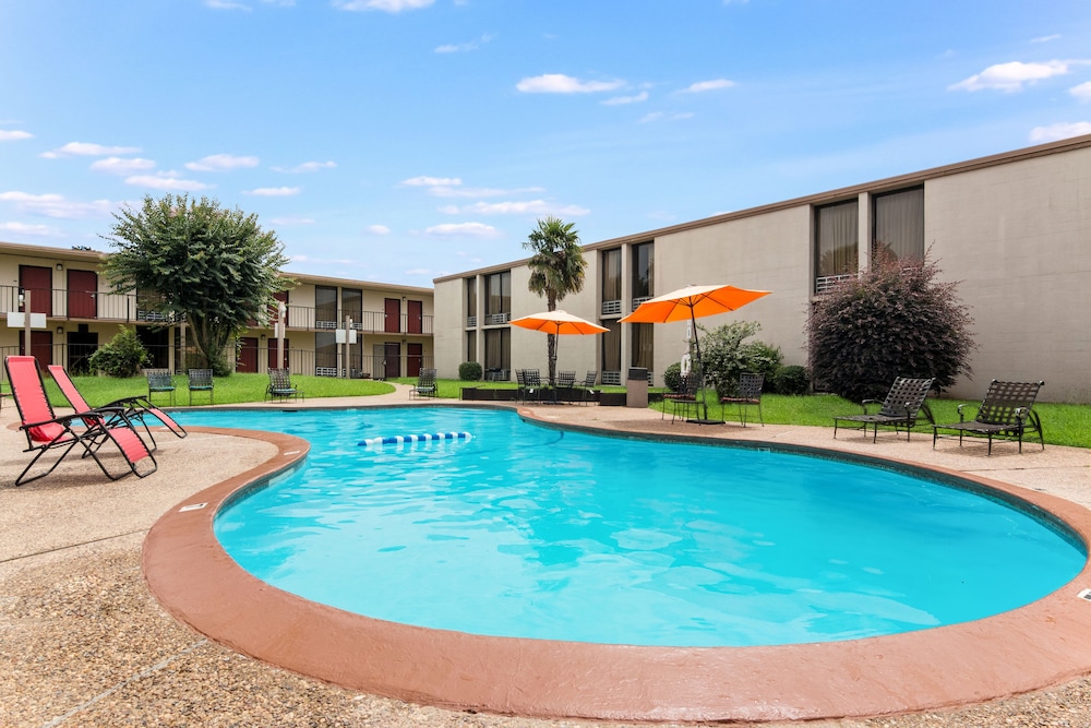 LeBossier Hotel - photo 13