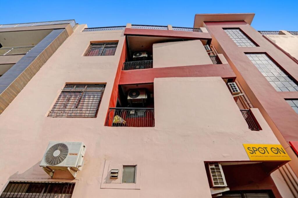 Spot on Hotel Harmony - last minute hotel in Allahabad