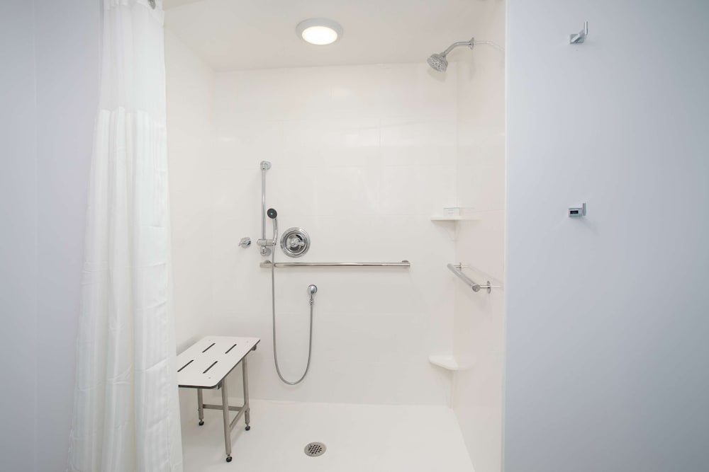 Hilton Garden Inn Omaha Aksarben Village - photo 26
