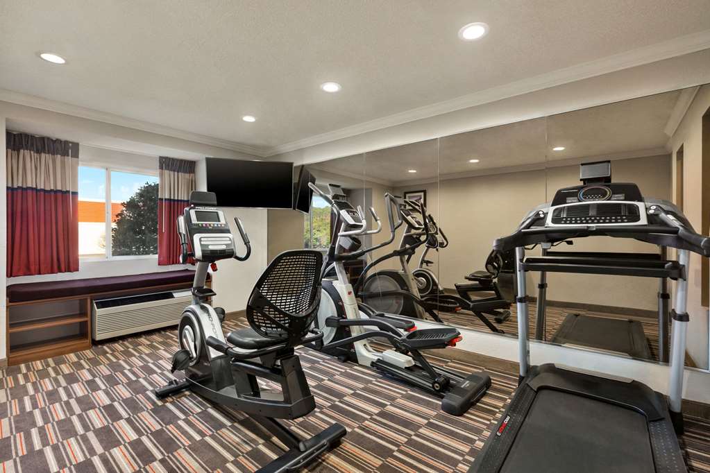 Microtel Inn & Suites by Wyndham Tifton - photo 10