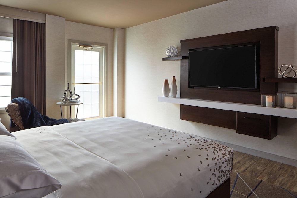 The Del Monte Lodge Renaissance Rochester Hotel & Spa - photo 18