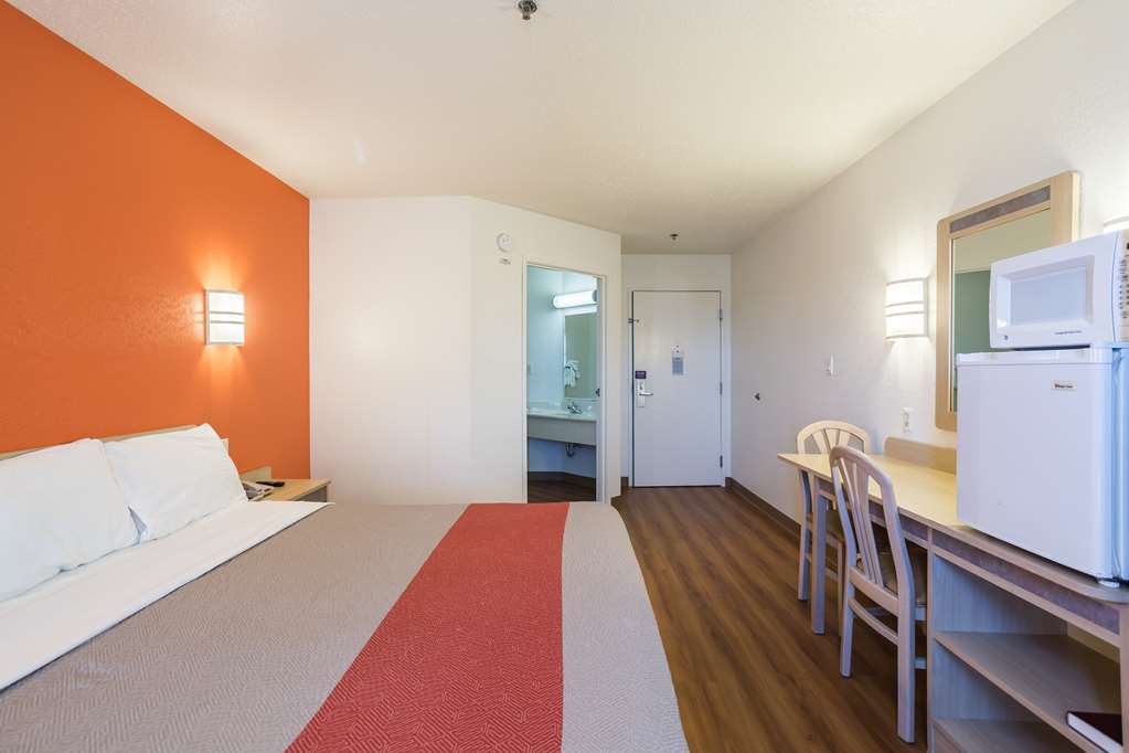 Motel 6 Dale IN - photo 23