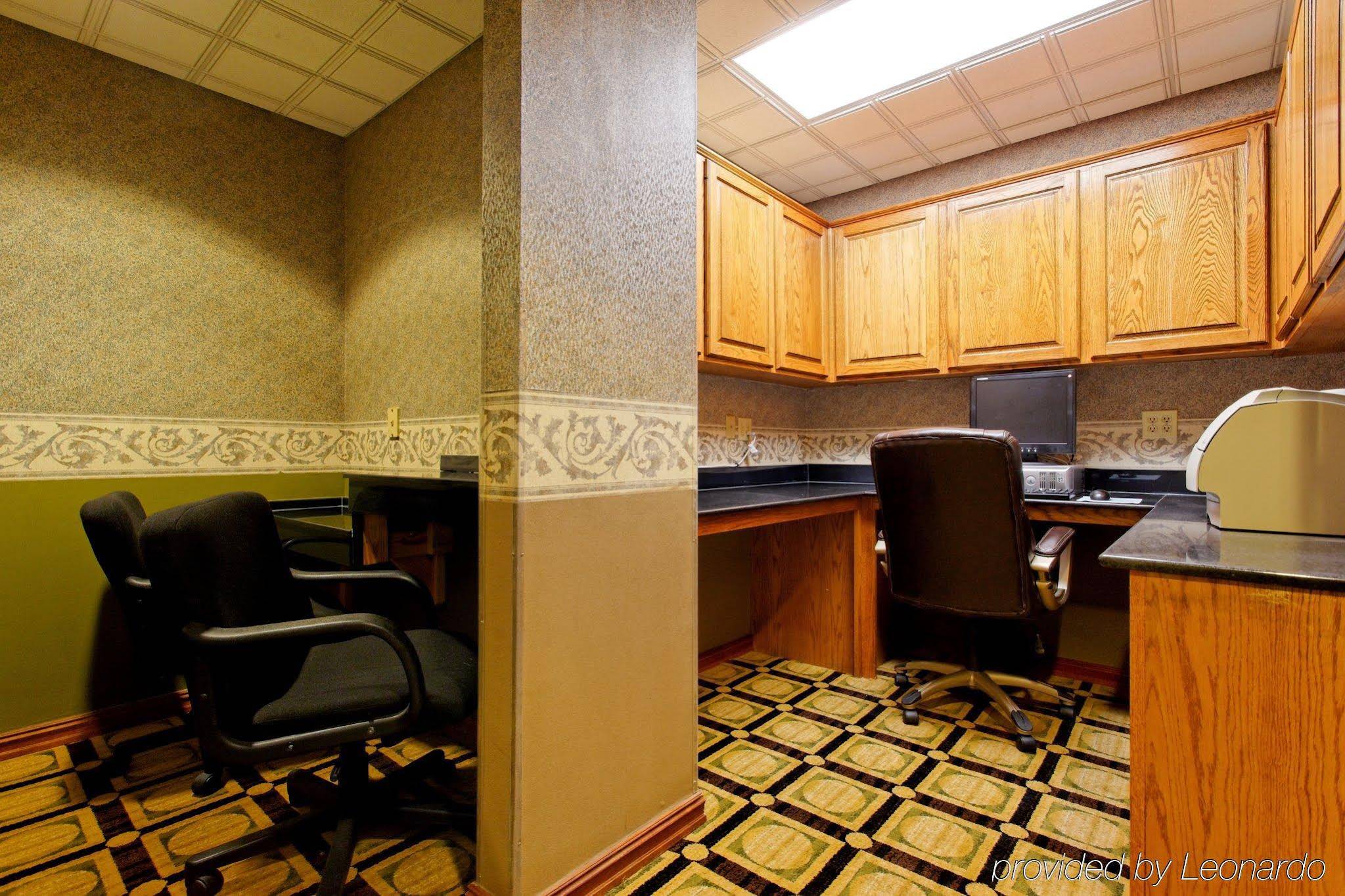 Holiday Inn Express Suites Tyler North