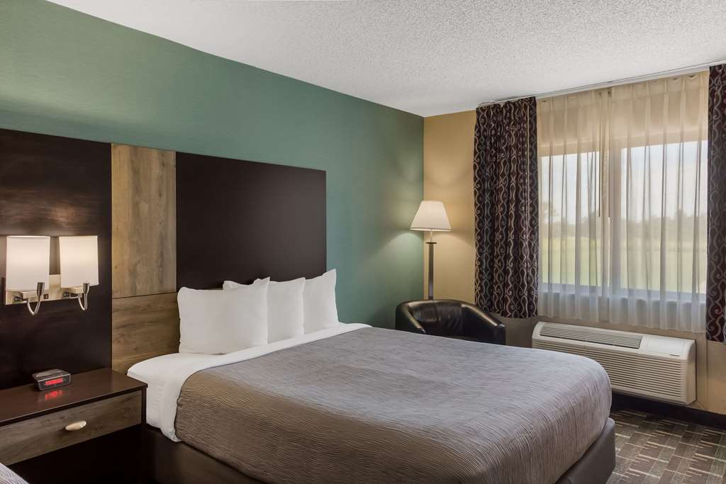 Quality Inn Galesburg near US Highway 34 and I 74 - photo 8