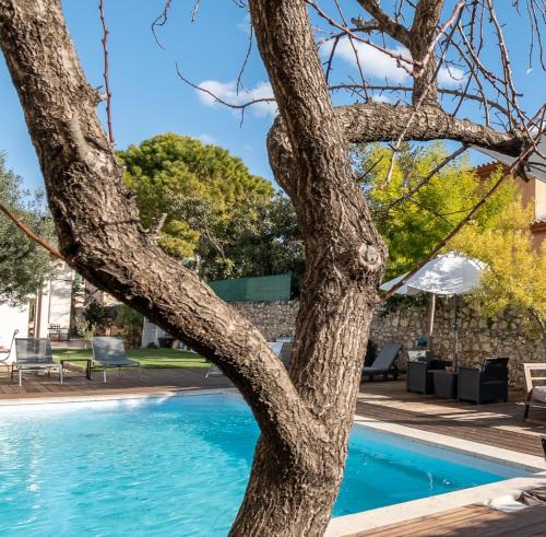 Gîte du stade Le Studio cour parking et piscine partagee — 4-Star Luxury Hotel in Marseille, France