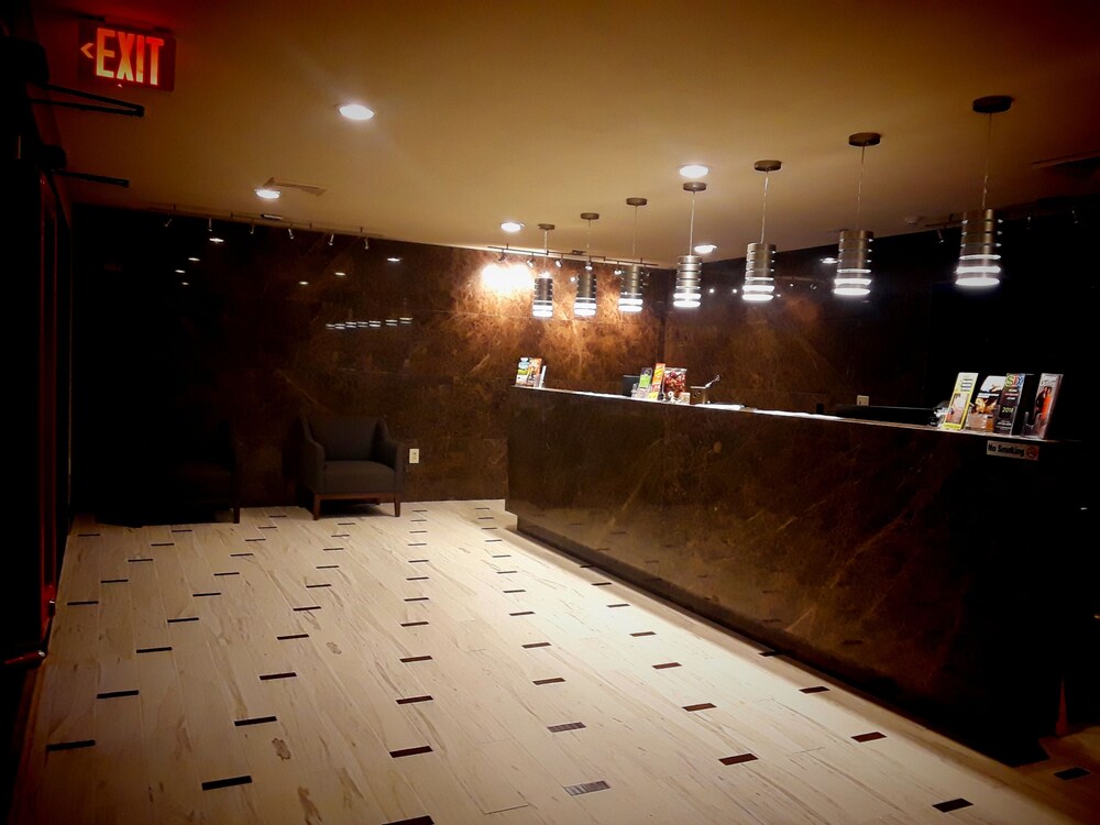The Metropolitan Hotel - photo 2