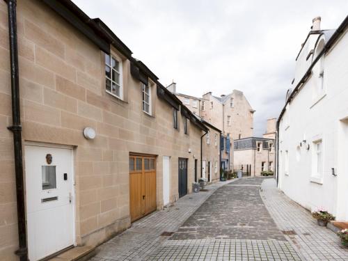Beautiful Unique 3Bed Mews Cottage House Pass the Keys — 4-Star Luxury Hotel in Glasgow, United Kingdom