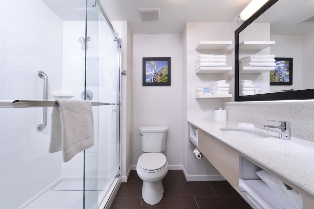 Hampton Inn Portland East - photo 52
